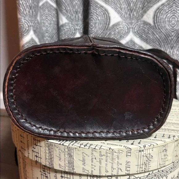 Vintage Tooled Leather Double Wine Bottle Carrying Case - Picture 8 of 16